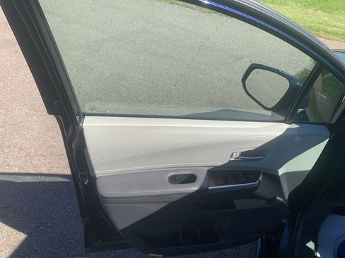 Used 2023 Toyota Sienna XLE image 12