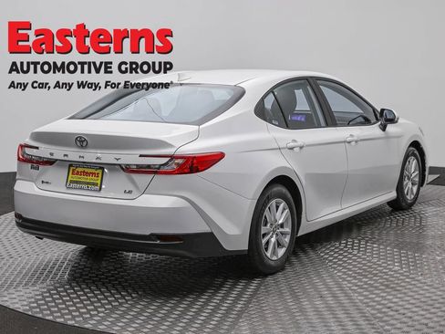 Used 2025 Toyota Camry LE FWD image 5