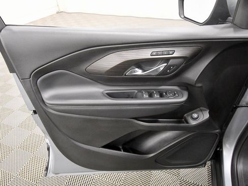 Used 2024 GMC Terrain SLT image 13