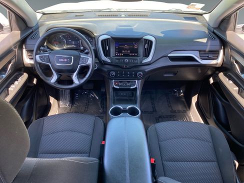 Used 2024 GMC Terrain SLE FWD image 10