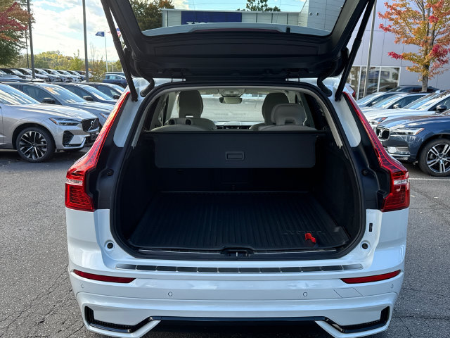 Certified 2024 Volvo XC60 B5 Plus w/ Protection Package Premier AWD/4WD image 25