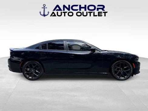 Used 2022 Dodge Charger SXT w/ Blacktop Package RWD image 9