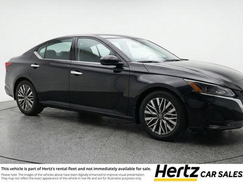 Used 2025 Nissan Altima 2.5 SV FWD image 1