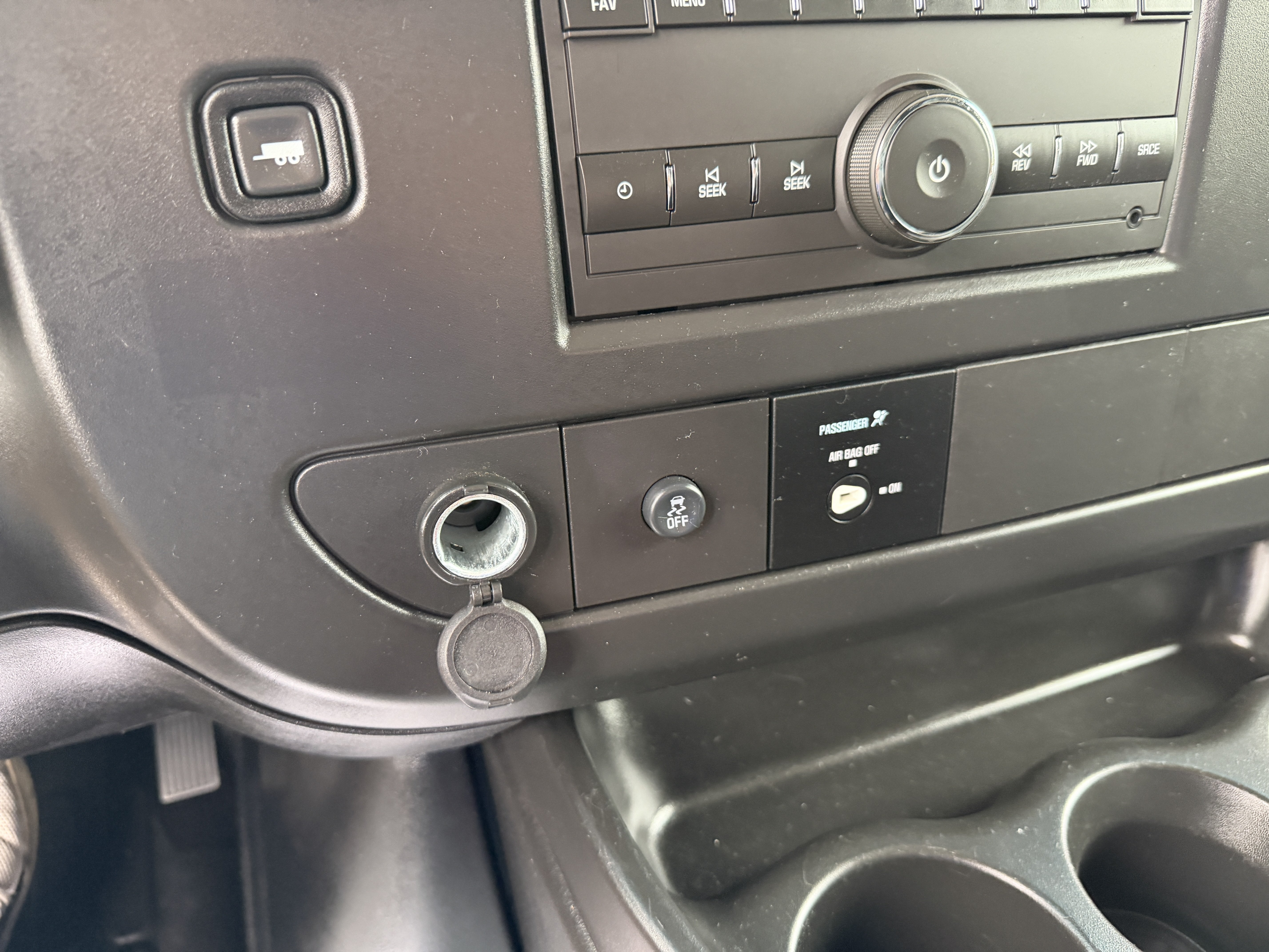 Used 2025 Chevrolet Express 2500 w/ Driver Convenience Package RWD image 19