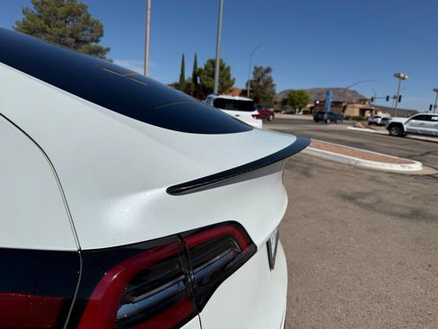 Used 2022 Tesla Model Y Performance AWD/4WD image 9
