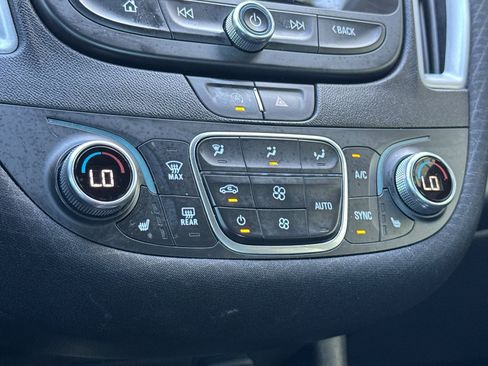 Used 2024 Chevrolet Malibu LT FWD image 19