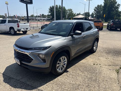 Used 2024 Chevrolet TrailBlazer LS w/ LS Convenience Package image 2