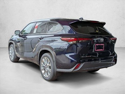 New 2026 Toyota Highlander Limited image 9