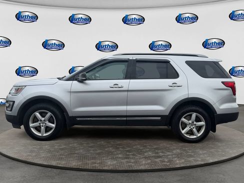Used 2017 Ford Explorer XLT w/ Equipment Group 202A AWD/4WD image 2