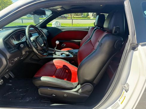 Used 2015 Dodge Challenger R/T Scat Pack RWD image 10
