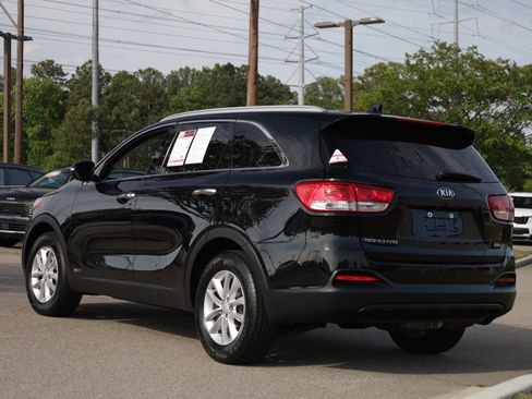 Used 2018 Kia Sorento AWD image 3