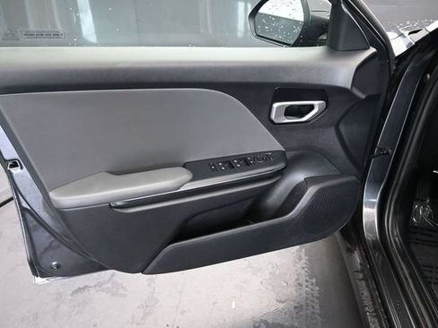 Used 2025 Kia K4 FWD image 16