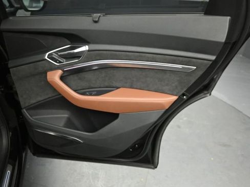 Used 2019 Audi e-tron Prestige w/ Prestige Package image 29