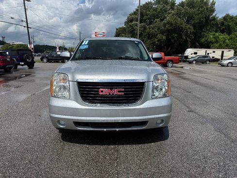 Used 2011 GMC Yukon SLE w/ Convenience Package AWD/4WD image 2