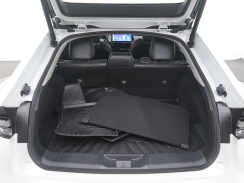 Used 2023 Toyota Prius Prime Premium image 16