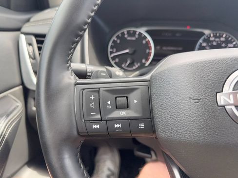 Used 2025 Nissan Rogue SV AWD/4WD image 16