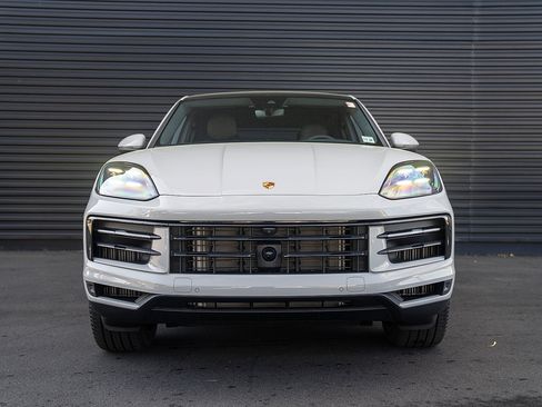 Used 2025 Porsche Cayenne E-Hybrid Coupe image 26