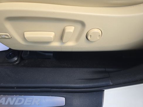 Used 2016 Toyota Highlander Limited w/ Driver Technology Package AWD/4WD image 25