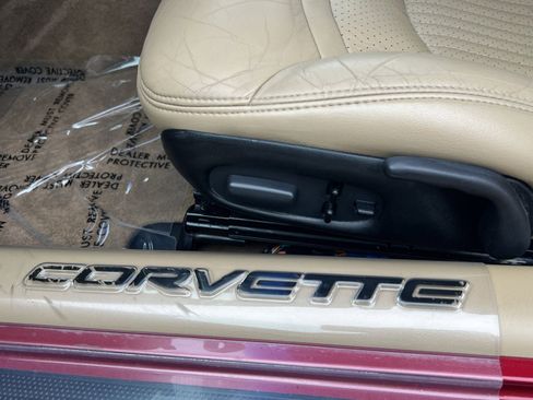 Used 2000 Chevrolet Corvette Coupe w/ Roof Pkg image 14