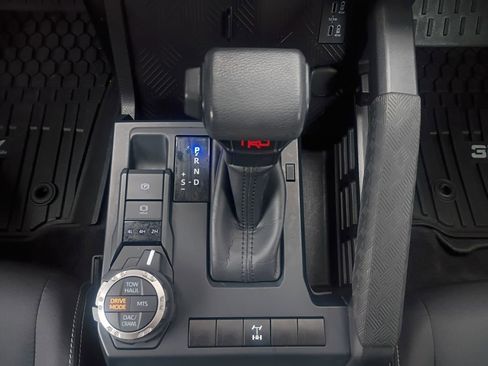 Used 2025 Toyota Tacoma TRD Off-Road AWD/4WD image 10