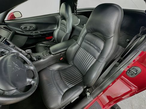 Used 2002 Chevrolet Corvette Coupe w/ Preferred Equipment Group2 RWD image 29
