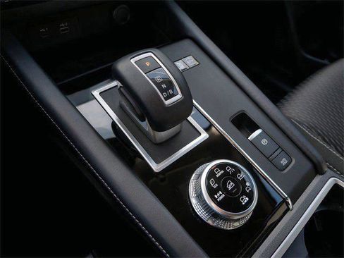 Used 2025 Mitsubishi Outlander ES image 22