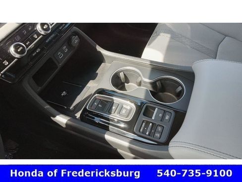 Used 2025 Honda Pilot Touring image 21