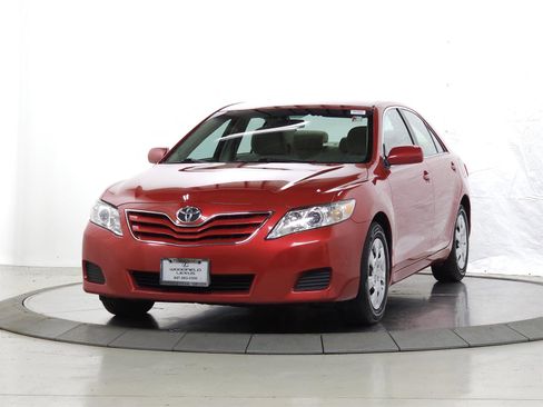 Used 2011 Toyota Camry LE image 3