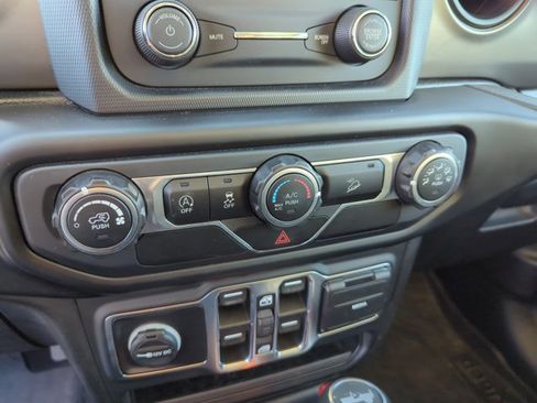 Used 2020 Jeep Wrangler Unlimited Sport image 21