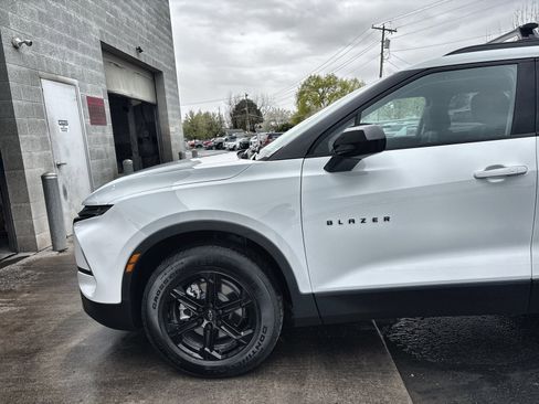 New 2026 Chevrolet Blazer LT w/ Convenience Package AWD/4WD image 17