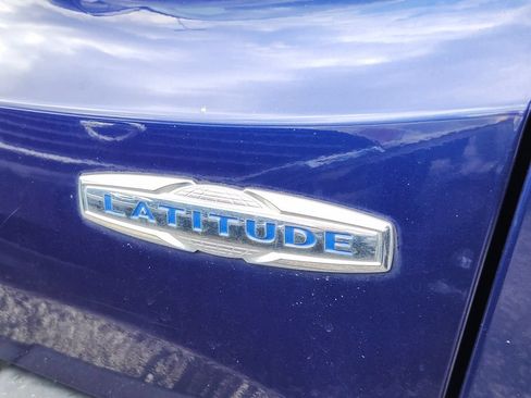 Used 2016 Jeep Renegade Latitude w/ Popular Equipment Group FWD image 8