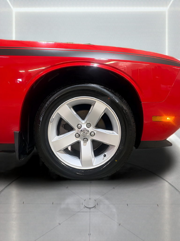 Used 2010 Dodge Challenger SE RWD image 20