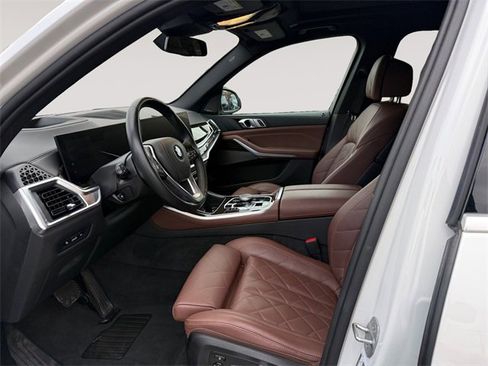 Used 2024 BMW X5 xDrive40i w/ Premium Package image 9