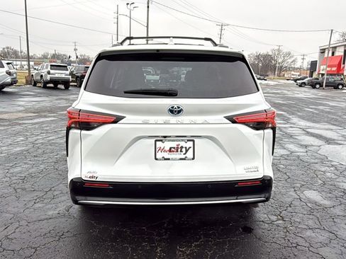 Certified 2024 Toyota Sienna Limited image 6