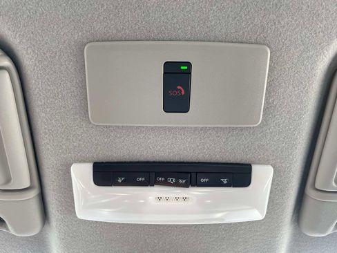 Used 2023 Nissan Kicks SR w/ SR Premium Package FWD image 31
