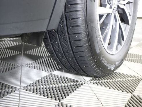 Used 2020 Volkswagen Tiguan SE w/ Panoramic Sunroof Package image 18