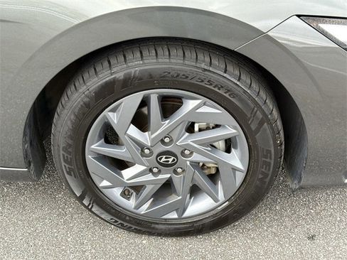 Certified 2024 Hyundai Elantra SEL image 12