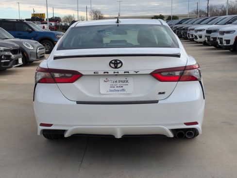 Used 2023 Toyota Camry SE image 4