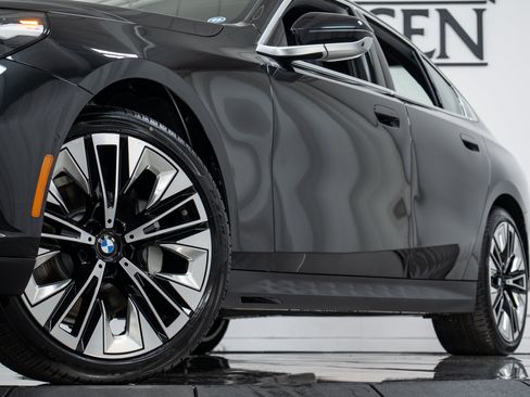 Used 2026 BMW 530i xDrive w/ Premium Package AWD/4WD image 27