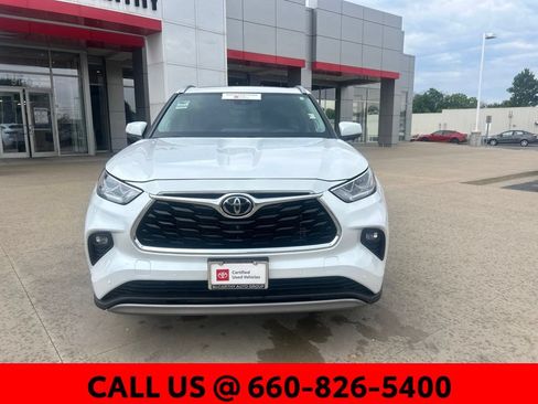 Certified 2024 Toyota Highlander Platinum AWD/4WD image 3