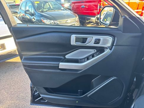 Used 2023 Ford Explorer Limited w/ Limited Technology Package image 35