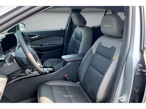 New 2026 Chevrolet Trax ACTIV w/ Sunroof Package FWD image 12