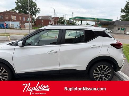 Used 2021 Nissan Kicks SV FWD image 1