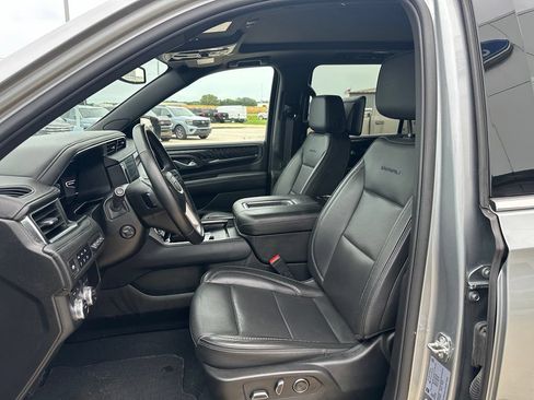 Used 2024 GMC Yukon XL Denali AWD/4WD image 17
