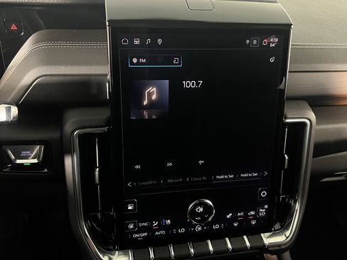 Used 2025 GMC Yukon XL Denali image 17