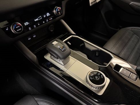 New 2025 Mitsubishi Outlander SE image 19