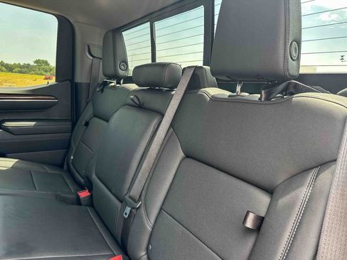 Used 2025 Chevrolet Silverado 1500 LT Trail Boss w/ Convenience Package II AWD/4WD image 17