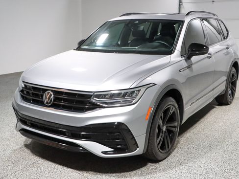 Used 2023 Volkswagen Tiguan SE R-Line FWD image 33
