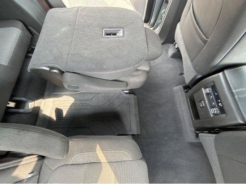 Used 2023 Chevrolet Traverse LT FWD image 8
