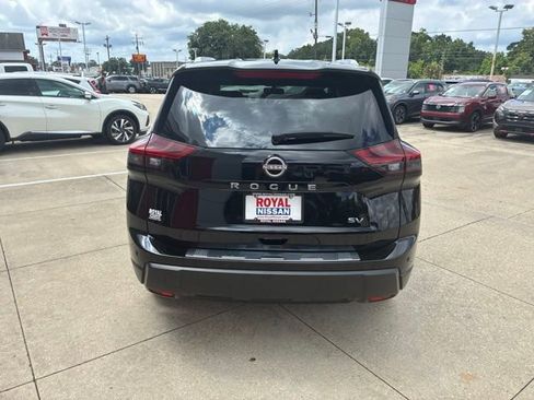 Used 2024 Nissan Rogue SV w/ SV Premium Package FWD image 6
